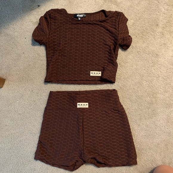 Missguided shorts and cropped t honeycomb set - Picture 2 of 3